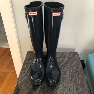 HUNTER Rain boots. Size 10. Navy
